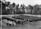 Lottor medverkar vid svenska flaggans dag på Moliden. Kortet finns i plastad samlingspärm - SLK 1934 - 1976. (Pärmen finns under inv nr 53952). Neg finns.