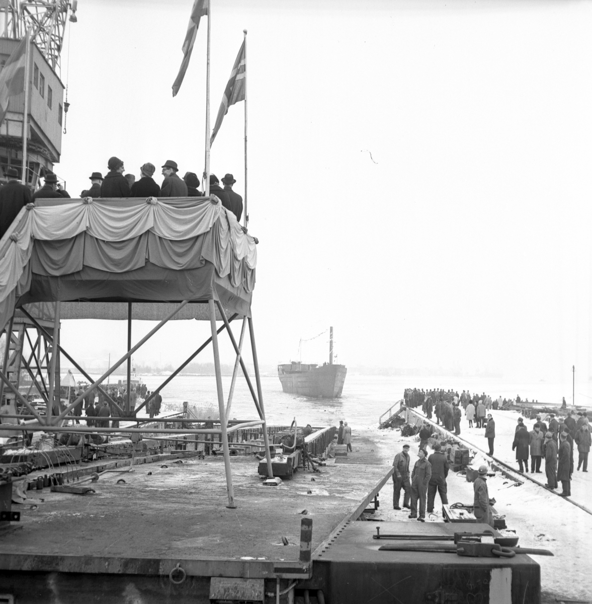 Den 19 februari 1965. Gävle Varv. Sjösättning av båten M/S Tauna.



