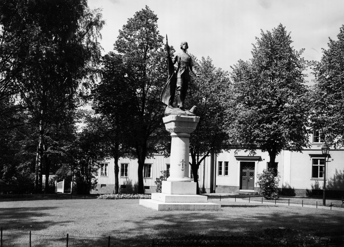 Gävle stad – Väster. Gustaf Wasa-statyn i Kvarnparken.
