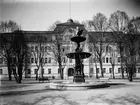 Gävle stad  Norr, Esplanaden.
Dyfvermans Fontän och Läroverket omkring 1916.