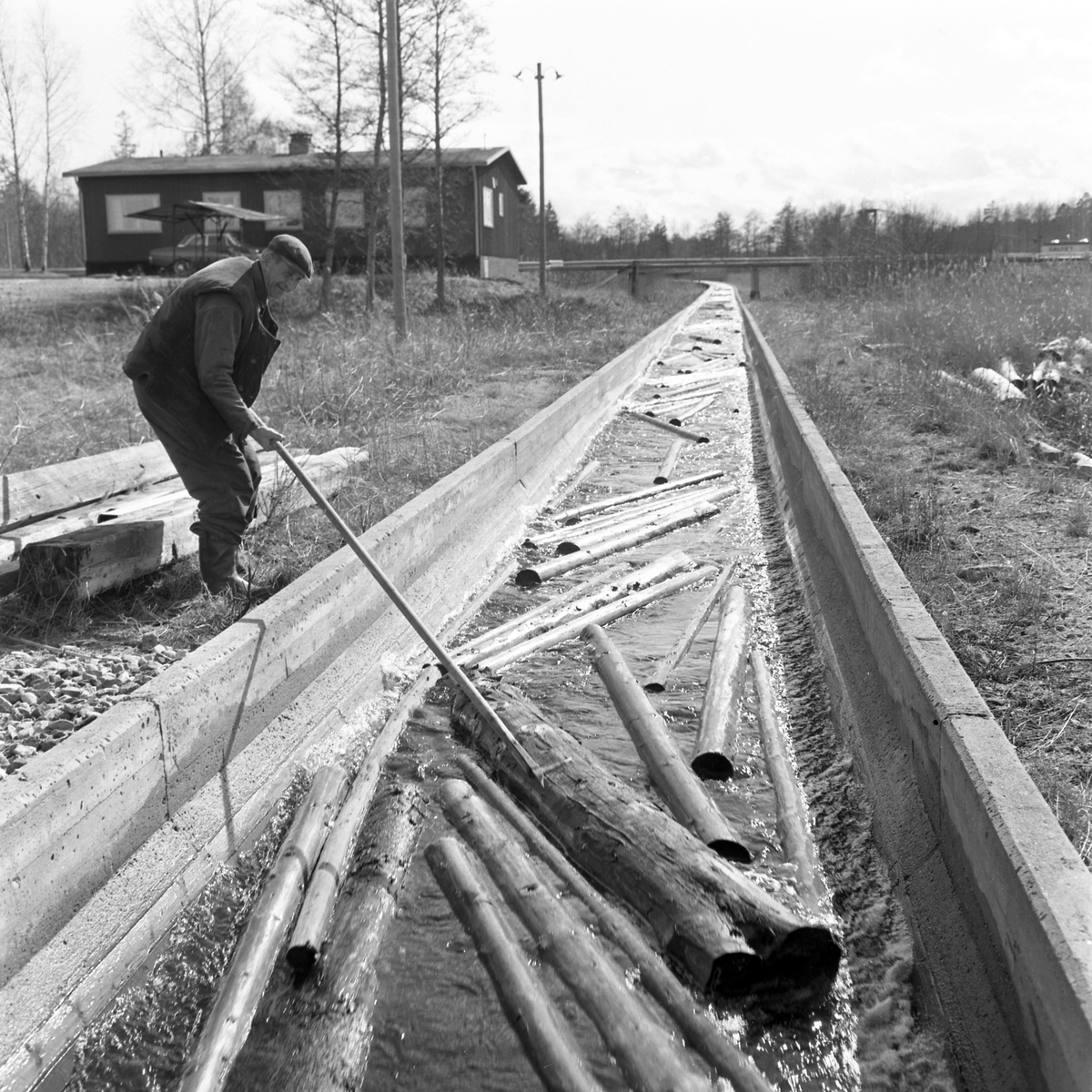 Flottning av timmer. Kastet, Bomhus