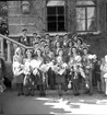 Real i Borgarskolan och Handelsskolan.
Avgångsklasserna i Flickskolan. 1941
