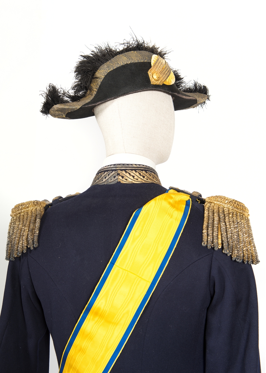 Frack M/1878 för flaggman (vice amiral) med två epåletter. 
Uniformen har tillhört viceamiral Helge Strömbäck.