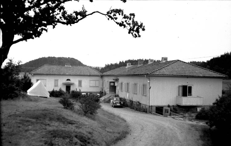 Enligt Bengt Lundins noteringar: "Restenäs. Restenässkolan Granliden. Foto BL 1821".