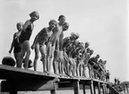 Barn på brygga vid Lyssnaängsbadet, Graneberg