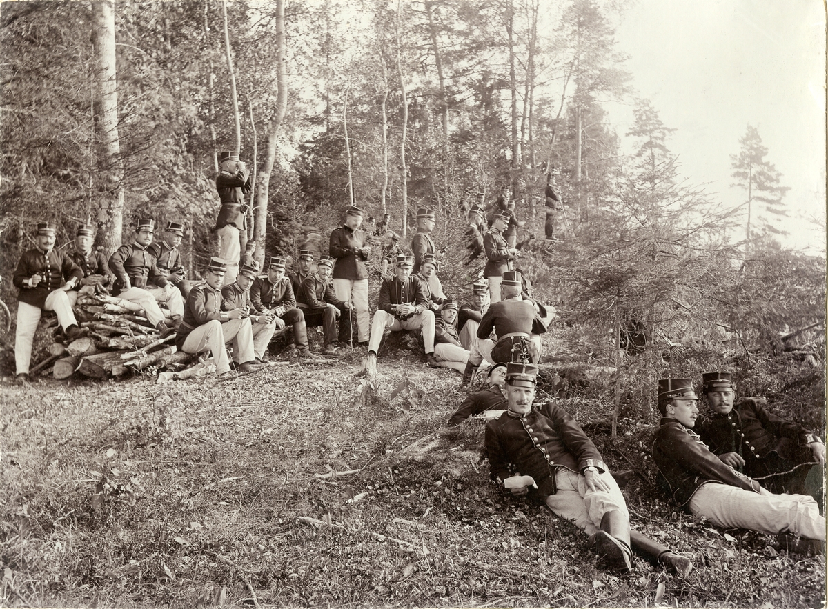 Grupporträtt, krigsskolan på Marma skjutfält 1898.