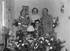 Fröken Jönssons 60-årsdag.
V. Vägen 22 B