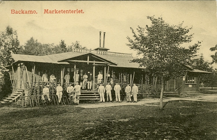 Enligt Bengt Lundins noteringar: "Västra marketenteriet byggt 1884".