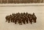 Grupporträtt av officerare och soldater vid Norra skånska infanteriregementet I 24, 1890.