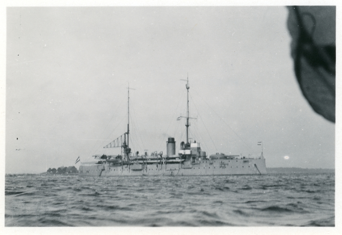 Nederländska pansarskeppet JACOB VAN HEEMSKERCK