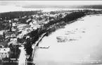 Flygfoto över delar av Karlsborg, Strandvägen ned mot Rödesund. Fotot från 1935 - 40. Neg finns.