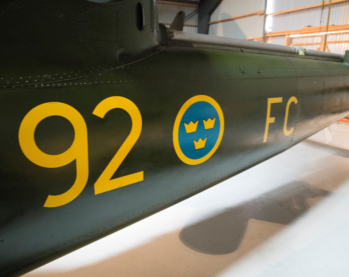 Helikopter, HKP 3C 
Augusta Bell 204B

Märkning: På nosen kodsiffra 92. På bakkroppen kodsiffra 92, kronmärke samt FC.