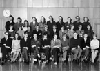 Administrativ kurs 1967 - 1969, avd. 3. Foto 8 april 1969

Eleverna är placerade med början fr v i första raden: Bengt
Andersson, Lesjöfors Inga Börjesson, Bromma Ingvar Börjesson, Växjö
Rolf Ebbesson, Norrköping Åke Edström, Södertälje Gunnar Håkansson,
Eskilstuna Roger Hällgren, Skelleftehamn Hans-Göran Jansson,
Stockholm Bror Johansson, Sala Ines Johansson, Rolfstorp Birgitta
Jägerteg, f. Gärdsö, Älta Gunnel Callerstrand, f. Hagman, Solna Kjell
Karlsson, Härnösand Sven Olof Karlsson, Falköping Barbro Langemalm,
f. Carlsson, Munkedal Göran Larsson, Härnösand Lennart Lindberg,
Kinna Katarina Lundgren, f. Estberg, Stockholm Arne Malmlöf,
Sundbyberg Åke Mezan, Barkarby Ruben Olsson, Hotagen Göran Ros,
Sundsvall Karin Sandberg, Malmberget Hans Sandström, Grödinge
Britt-Inger Sjöstrand, Enköping Gösta Sundqvist, Boden Lars-Inge
Svensson, Stockholm Ingvar Svensson, Partille Ulf Uland, Stockholm
Maja Wadner, f. Cato, Kallhäll