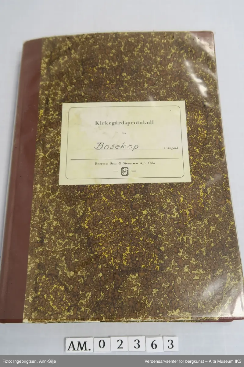 Protokoll med plast rundt permene. Påbegynt 01.01.1968 og brukt frem til 1971.