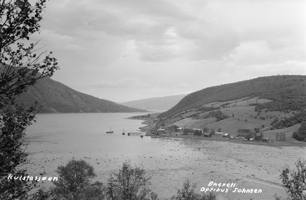 Kulstadsjøen med bebyggelse, sett fra Stiberget.