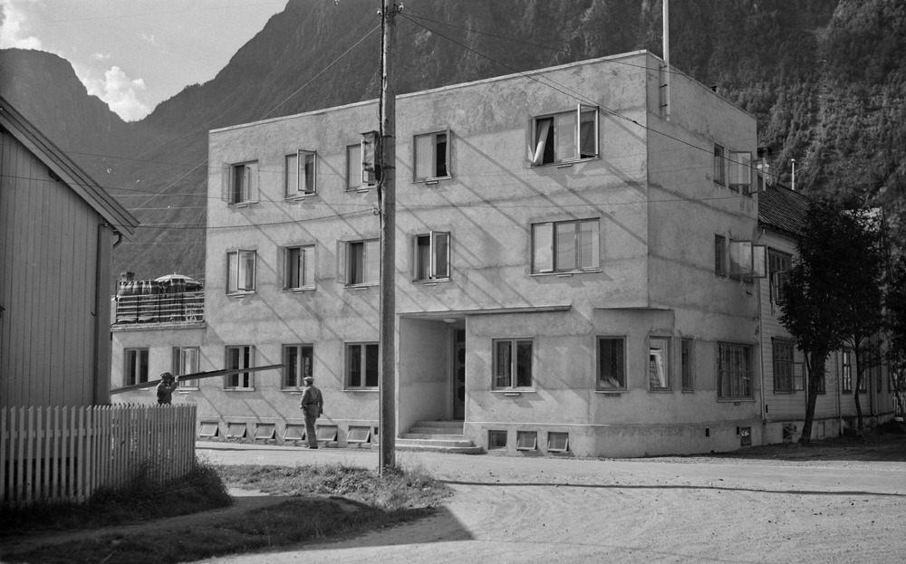 Fru Haugans Hotell fra Krysset Strandgt,Torolfsgate.