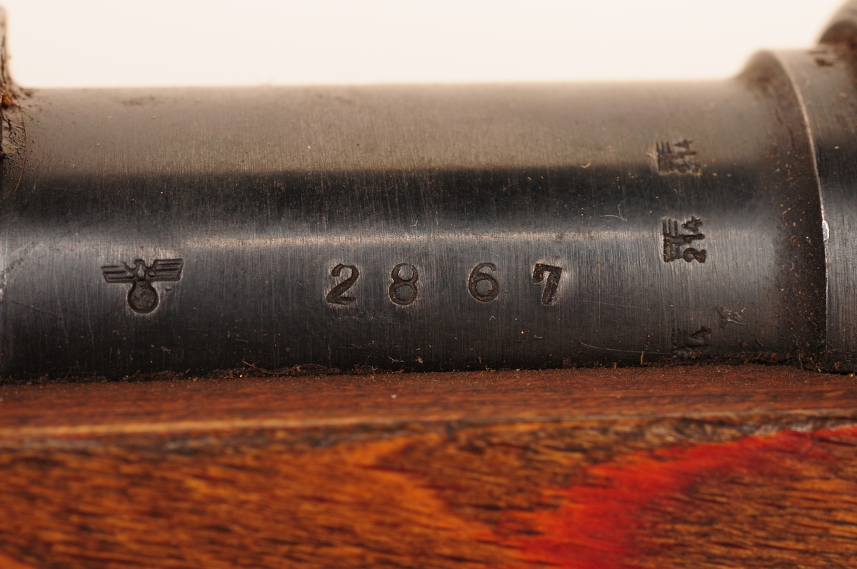 Tysk Mauser K98k påmontert noskinnkjøpt Viogtländerkikkert. Kikkerten er en av de 1000 som ble kjøpt inn til de 1000 kikkertsiktegeværene som ble laget av Krag-Jørgensengeværet.