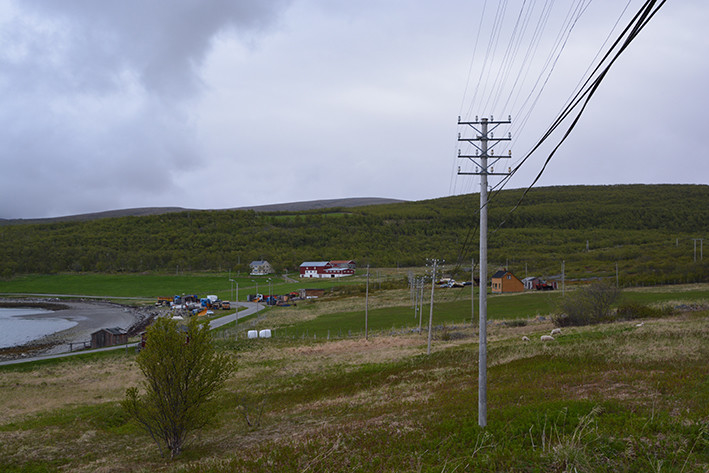 I Lebesby, Finnmark, er det bevart et unikt knutepunkt for  linjekursen. Det er et trekantet knutepunkt med 4-piggs kurs i tre retninger, montert i slutten av 1950-årene. Ca 30 stolper er beholdt rundt krysset.