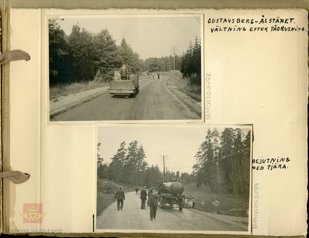 Album "Till Veidirektør Andreas Baalsrud,  Fr. A.S.W. Odelberg, Gustavsberg, Sverige. Oslo 4 feb 1933. Försök: Tiärinbränkt grusbana. 1932". Informasjon til bildene er skrevet for hånd. Innholdet i albumet viser tjærebehandling av veger i Sverige. Ref. til tre artikler i "Meddelelser av Veidirektøren", Nr. 11-November 1933. "Om tjærebehandling av veier, særlig med henblikk på den nye svenske metode," av avdelingsingeniør Axel Keim, side 163. "Billige  veidekker. Beretning om en studietur til Sverige og Danmark", av ingeniør Th. Resen-Fellie, side 168. Og på samme side fortsetter artkkelen  "Tjærebehandling av veier i Sverige", som er omtalt fra dette album. En ny metode for tjærebehandling av svenske grusveger er kort beskrevet I "Meddelelser fra Veidirektøren", Nr. 8-August 1932, side 130, og som knyttes til de andre artiklene.  Se vedlegg i nedlastinger.