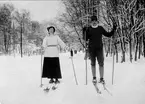 Karlsborg. Carin och Pontus Svinhufvud på skidor.