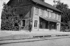 Järnvägsstationen i Mölltorp. Gåva av fru Leijon.