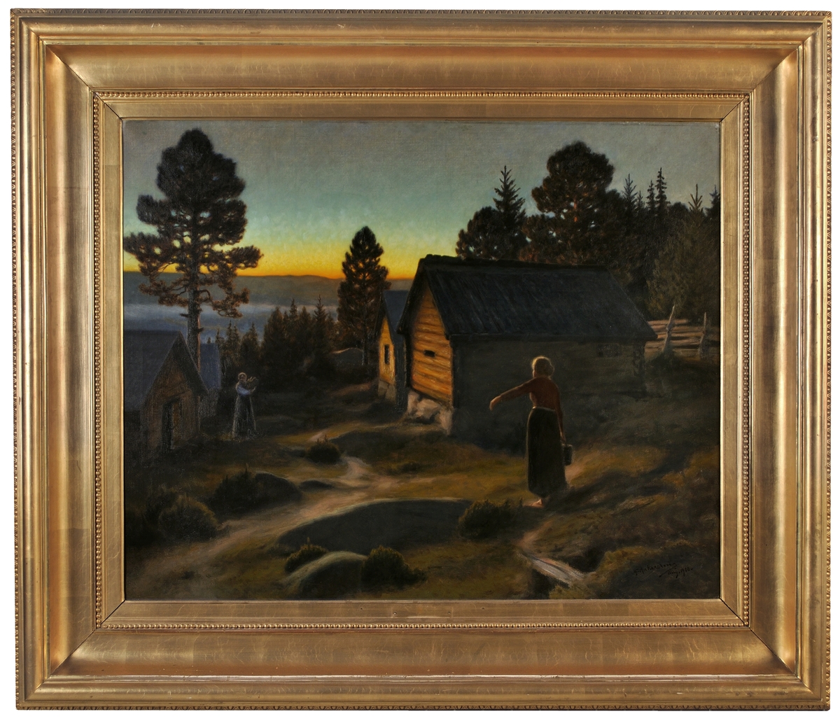 Fäbodvall i solnedgång, ett par flickor bär ved och vatten mellan byggnaderna. Olja på duk, förgylld ram.
