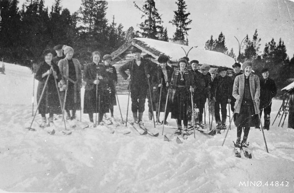 Brandvoll ungdomslag på skitur til Hamndalen. 