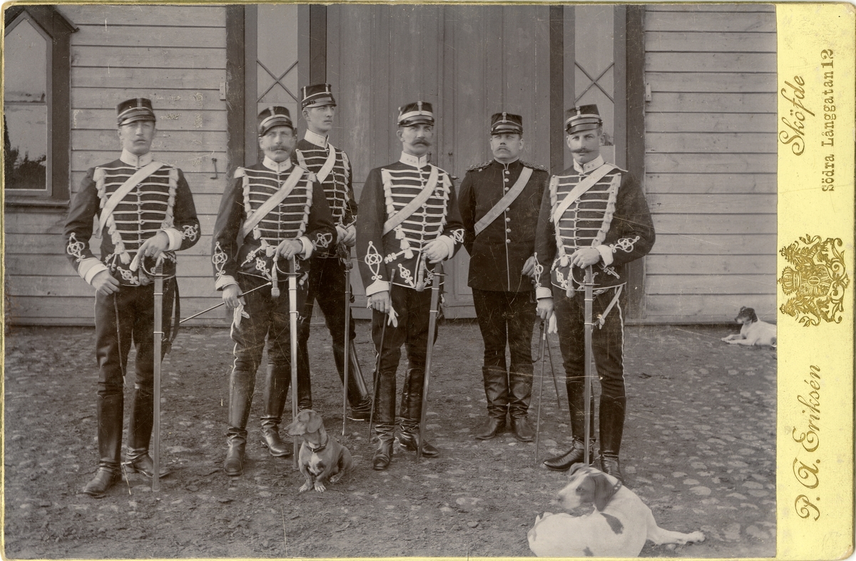 Befäl vid Wadsbo skvadron av Livregementets husarer år 1894.
För namn, se bild nr. 2.