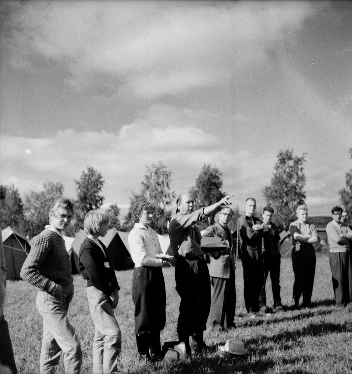 INCOJA-junior och scoutläger på Fagernäs sommaren 1958.
Det var på sin tid det största kristna ungdomsläger som hållits i Sverige med 2000 deltagare. Namnet INCOJA stod för de första bokstäverna i Indien, Congo, Japan. Folk från hela världen var samlade, till och med en färgad fanns med, det var inte vanligt att se färgade i Sverige på den tiden. Emil Mörk var den som hade ansvaret för platsen och han hade tagit kommunen, försvaret och skogsbolagen till hjälp. Alla ställde upp. Lägret blev en succé.
Fagernäs augusti 1958.