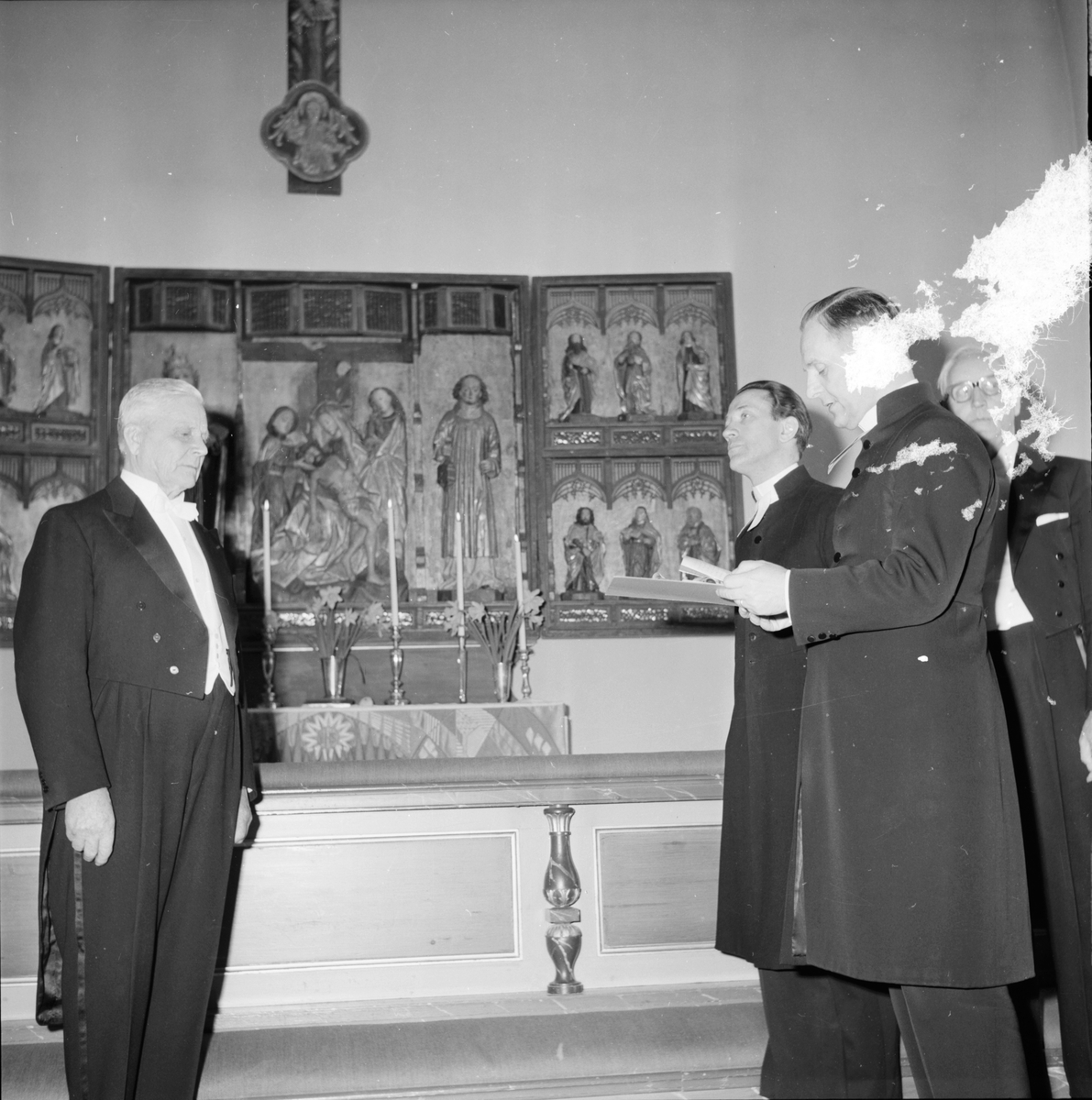 Bollnäs,
Carlsson Carl, Kyrkvärd får medalj,
10 April 1966