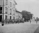 Karlsborg, Volontärskolan. Inspektion av överste uggla och parad för fanan, år 1935.