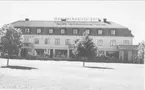 Karlsborg, Rödesund. Stora hotellet Storgatan, färdigbyggt 1931 - 32. Ligger på samma plats som gamla gästgivargården låg. Numera finns här restaurang och gardinaffär. Endast neg finns.