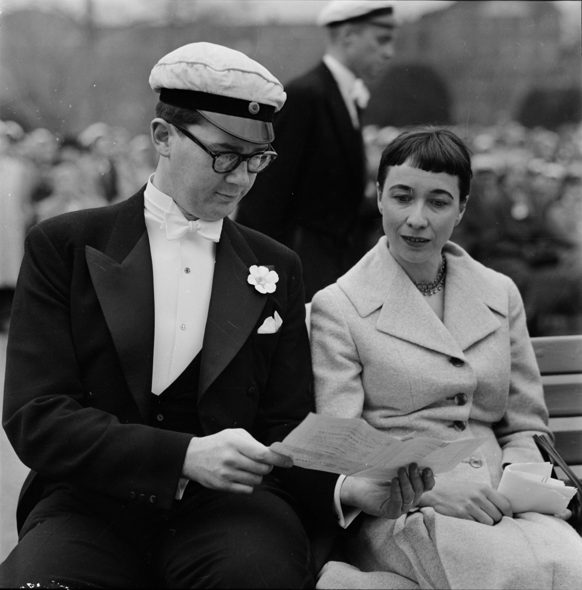 Sara Lidman på Uppsala Studentkårs Vårfest i Botaniska trädgården, Uppsala 1956