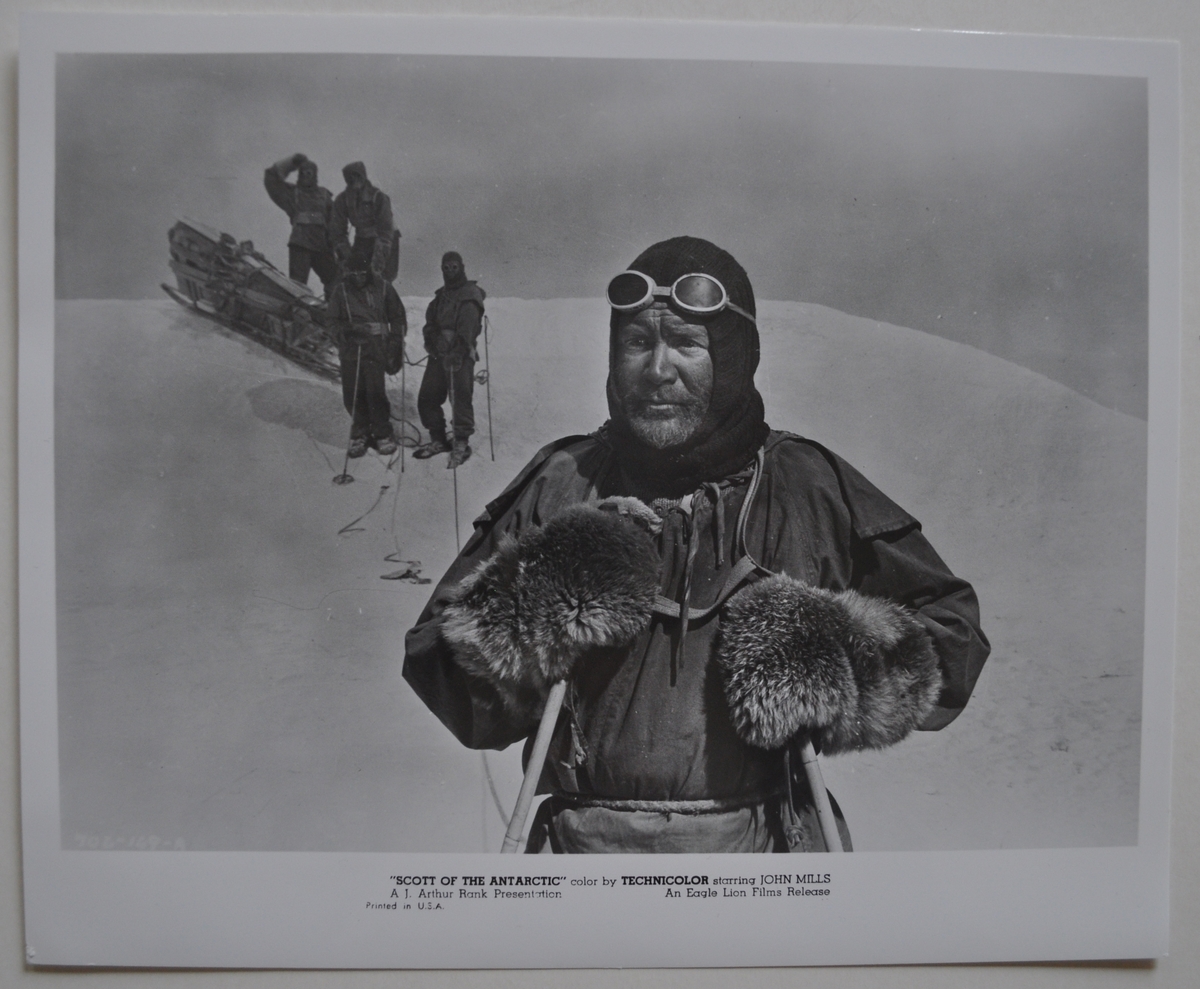 Reklam för olika produkter med utg punkt från polarforskare. Carl Zeiss kikare: "With Amundsen to the South pole!"; Eastman Kodak Company: "They doubted Columbus - but we believed Scott's photographs"; Victor Records: "Sir Ernest Shackleton tells of his dash for the South pole"; filmerna "Scott of the Antarctic", an Eagle Lions Release och "With Byrd at the South pole", a Paramount Picture samt Gilbert Paper Company