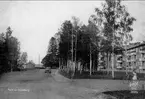 Karlsborg, Södra Skogen. Garnisonens hyreshus på Smedjegatan. Kortet finns ej på museet.