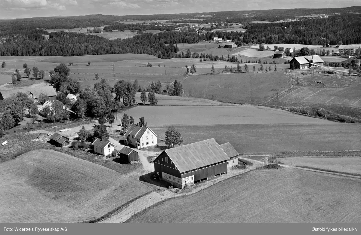 Tunby gård, søndre, gnr./bnr.55/1. Spydeberg, flyfoto.