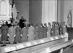 Karlsborg, armelottakårens 25-års jubileum i Garnisonskyrkan år 1959. Fanbärare Astrid Ragnar. Freijds foto.