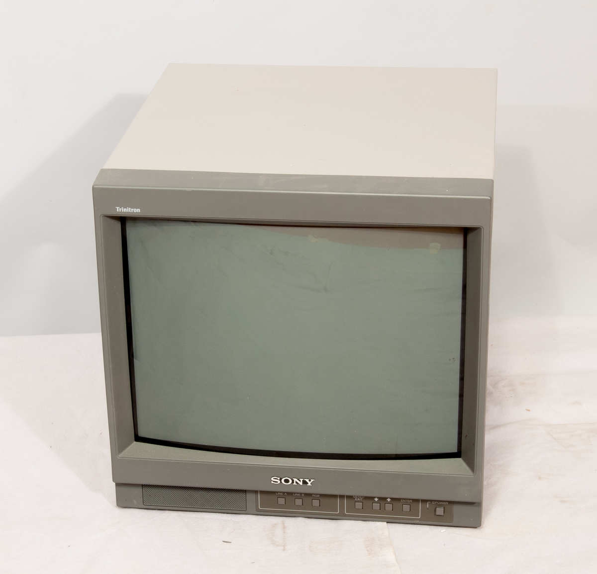 Videomonitor för användning i samband med till exempel videoredigering.

Sony typ PVM20N6E nr 6200363

Märkt: "Sveriges Television AB Inv.nr A0270061"