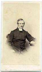 Kabinettsfotografi: kyrkoherde Pettersson i Ölmstad