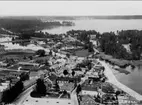 Karlsborg, Rödesund. Strömmen var förr i tiden innan Göta Kanal byggdes enda stället som förenade Vättern och Bottensjön. Innan Strömbron byggdes fanns där ett litet färjeläge. Kortet är från K-A Hanssons album.