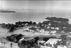 Karlsborg, Rödesund. Flygfoto taget omkr 1935 över Göta kanalinloppet från Bottensjön samt Strömmen. Kortet är från K-A Hanssons album.