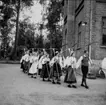 Besök av Karlsborgs folkdanslag på Garnisonssjukhuset. Endast neg finns.