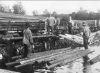 Undenäs. Flottning, skiljningsställe vid Edet. Fotot taget i mitten av 1920-talet. Endast förstoring 30 x 40 cm.