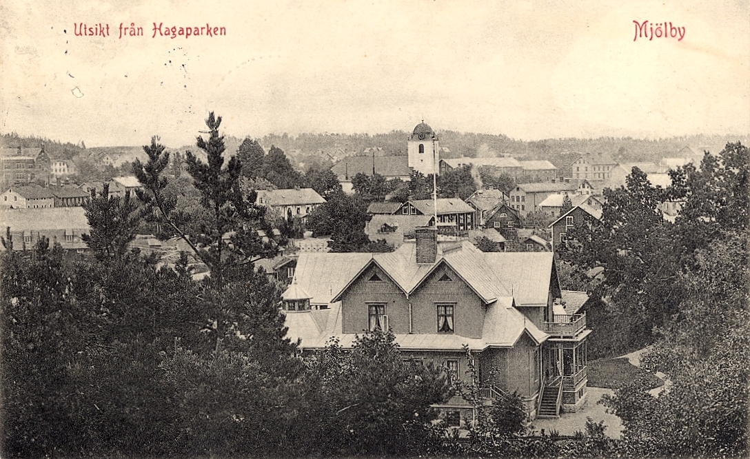 Vykort som visar vy från Hagaparken mot Mjölby.