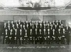 Grupporträtt av officerare från 1906 års officerskurs, Karlberg den 30 november 1956.
För namn, se bild nr. 2.