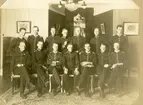 Grupporträtt av soldater från aspirantskola i Linköping 1928-1929.