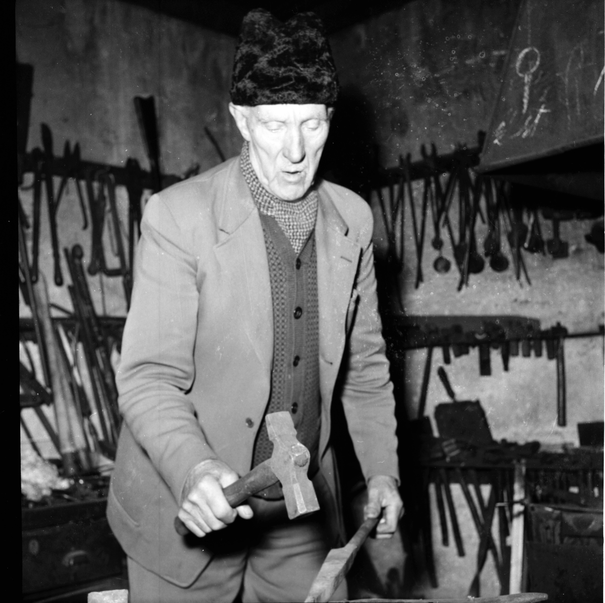 Smeden Olle Spank, Mokorset, Myssjo, 1954.