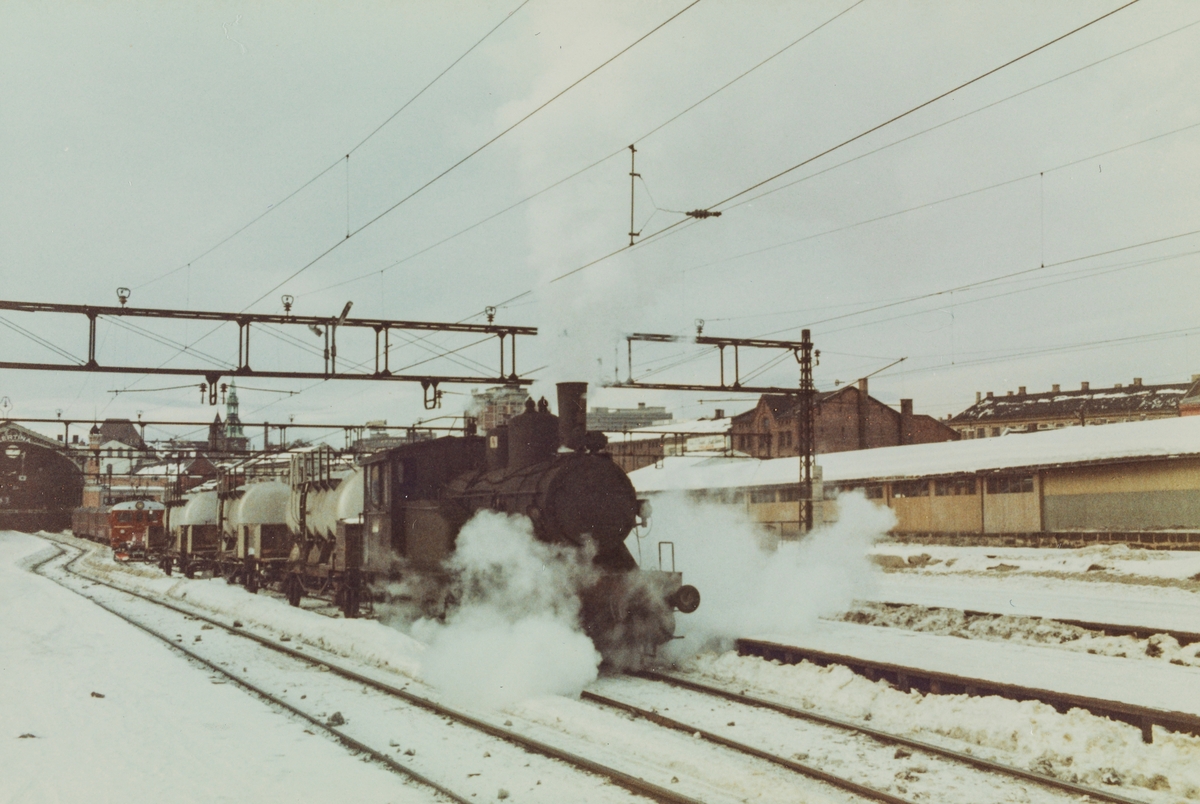 Damplokomotiv type 23b 441 i skiftetjeneste på Oslo Østbanestasjon, 13 bilder