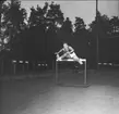 Karlsborg, Bosse Forssander tränar häcklöpning på Moliden i början av 1960-talet. Endast neg finns.