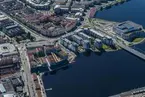 Flygfoto över Jönköping med delar av bostadsområdet Kålgården. Till höger kulturhuset Spira vid Munksjöbron. Till vänster korsningen Odengatan - Östra Strandgatan med rondellen vid Jönköpings läns museum.